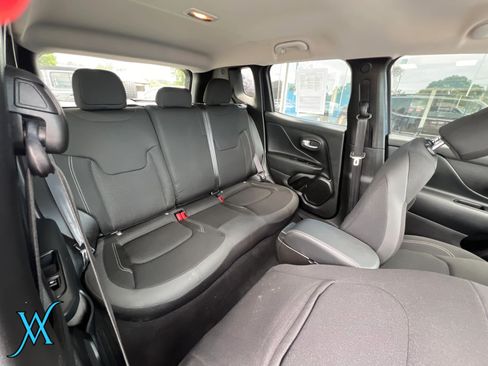 Used 2023 Jeep Renegade Altitude AWD/4WD image 29