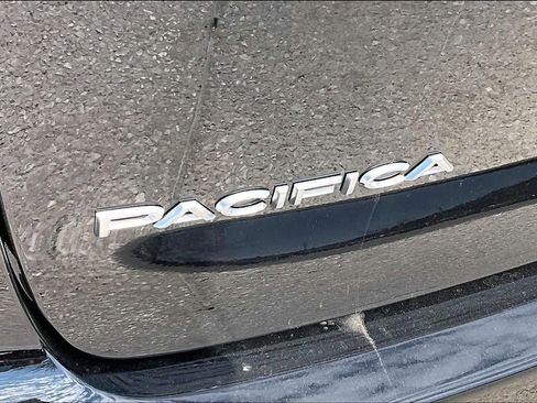 New 2026 Chrysler Pacifica Pinnacle image 16