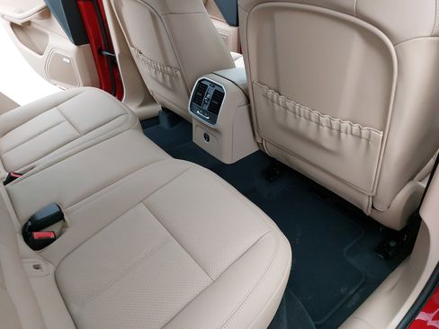 New 2026 Porsche Macan image 13