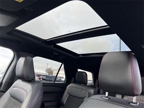 Used 2023 Ford Explorer ST-Line w/ Class IV Trailer Tow Package image 16