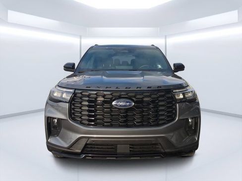 Used 2025 Ford Explorer ST-Line w/ ST-Line Street Pack AWD/4WD image 8