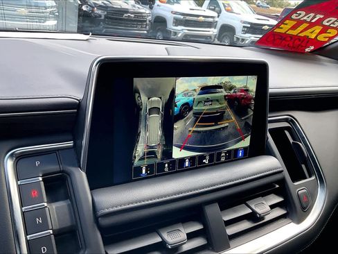 Used 2022 Chevrolet Suburban LT w/ Luxury Package image 21