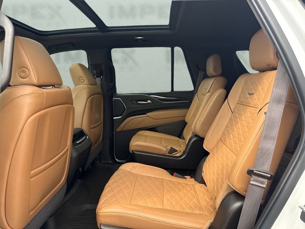 Used 2022 Cadillac Escalade Premium Luxury RWD image 13
