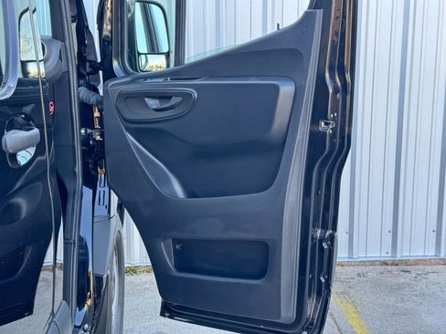 Used 2024 Mercedes-Benz Sprinter 2500 image 33