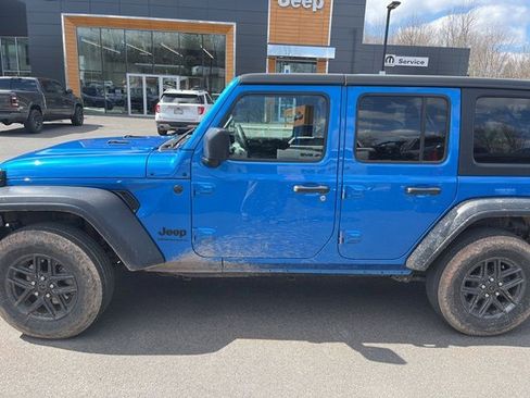 Used 2025 Jeep Wrangler Unlimited Sport image 3