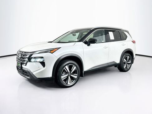 Used 2024 Nissan Rogue SL w/ SL Premium Package AWD/4WD image 3