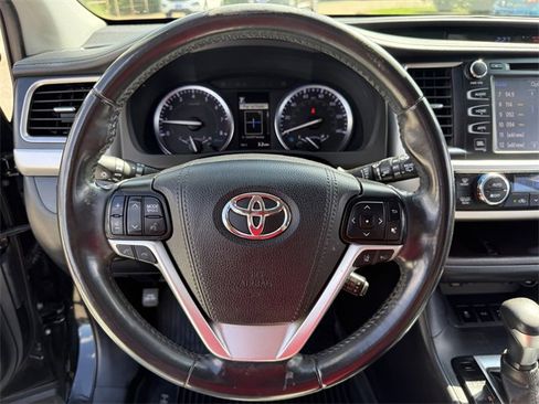 Used 2019 Toyota Highlander Limited image 14