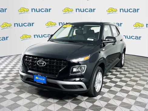 Used 2025 Hyundai Venue SE FWD image 3
