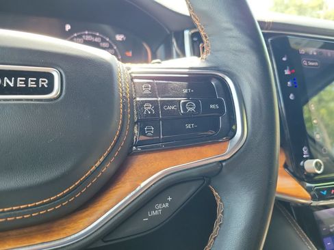 Used 2024 Jeep Grand Wagoneer L Series III AWD/4WD image 27