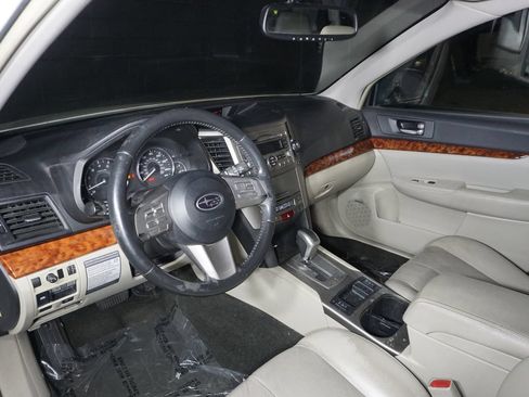 Used 2011 Subaru Outback 2.5i Limited w/ PWR Moonroof Pkg AWD/4WD image 11