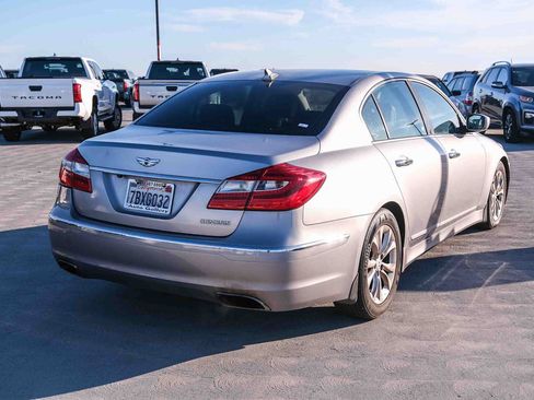 Used 2013 Hyundai Genesis 3.8 RWD image 4