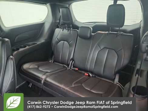 Certified 2025 Chrysler Pacifica Select image 31