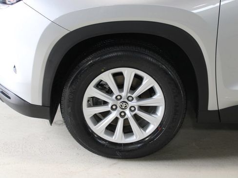 Used 2024 Toyota Grand Highlander AWD image 4