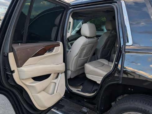 Used 2017 Cadillac Escalade Premium Luxury image 28