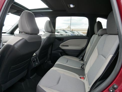 Certified 2025 Subaru Forester Premium AWD/4WD image 33