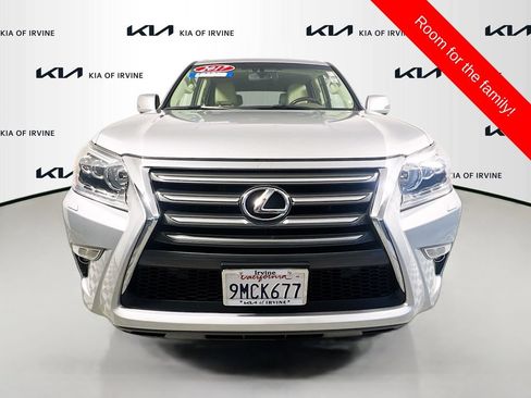 Used 2017 Lexus GX 460 Luxury w/ Preferred Accessory Package AWD/4WD image 2