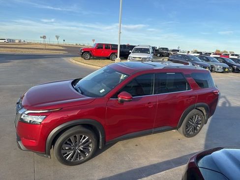 Used 2024 Nissan Pathfinder SL w/ SL Premium Package image 5