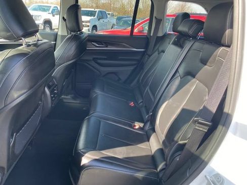 Used 2023 Jeep Grand Cherokee Limited AWD/4WD image 18