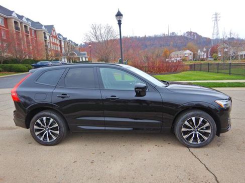 Used 2024 Volvo XC60 B5 Core w/ Protection Package Premier image 7