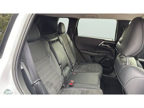 Used 2025 Mitsubishi Outlander SE FWD image 15