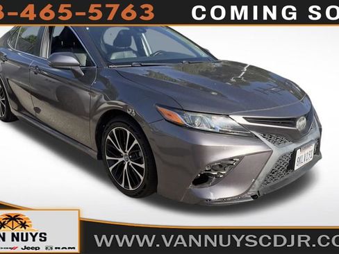 Used 2019 Toyota Camry SE FWD image 1