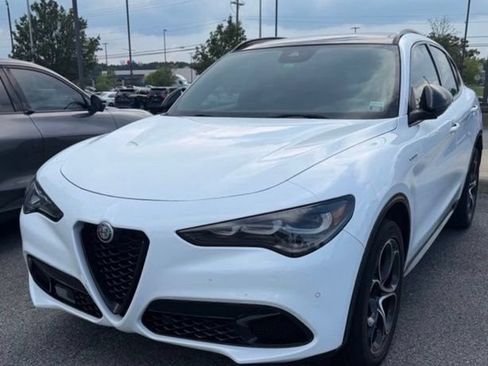 Used 2024 Alfa Romeo Stelvio Veloce AWD/4WD image 8