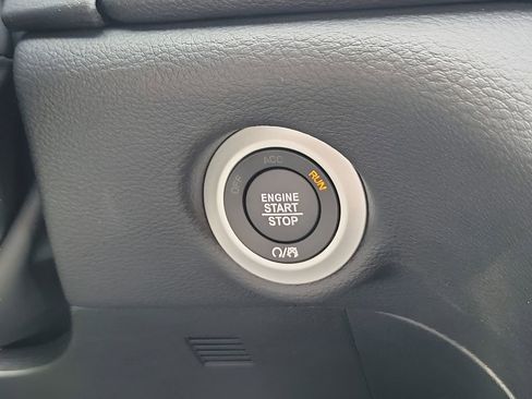 New 2026 Chrysler Pacifica Limited image 39