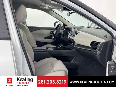 Used 2024 Nissan Rogue SV image 19