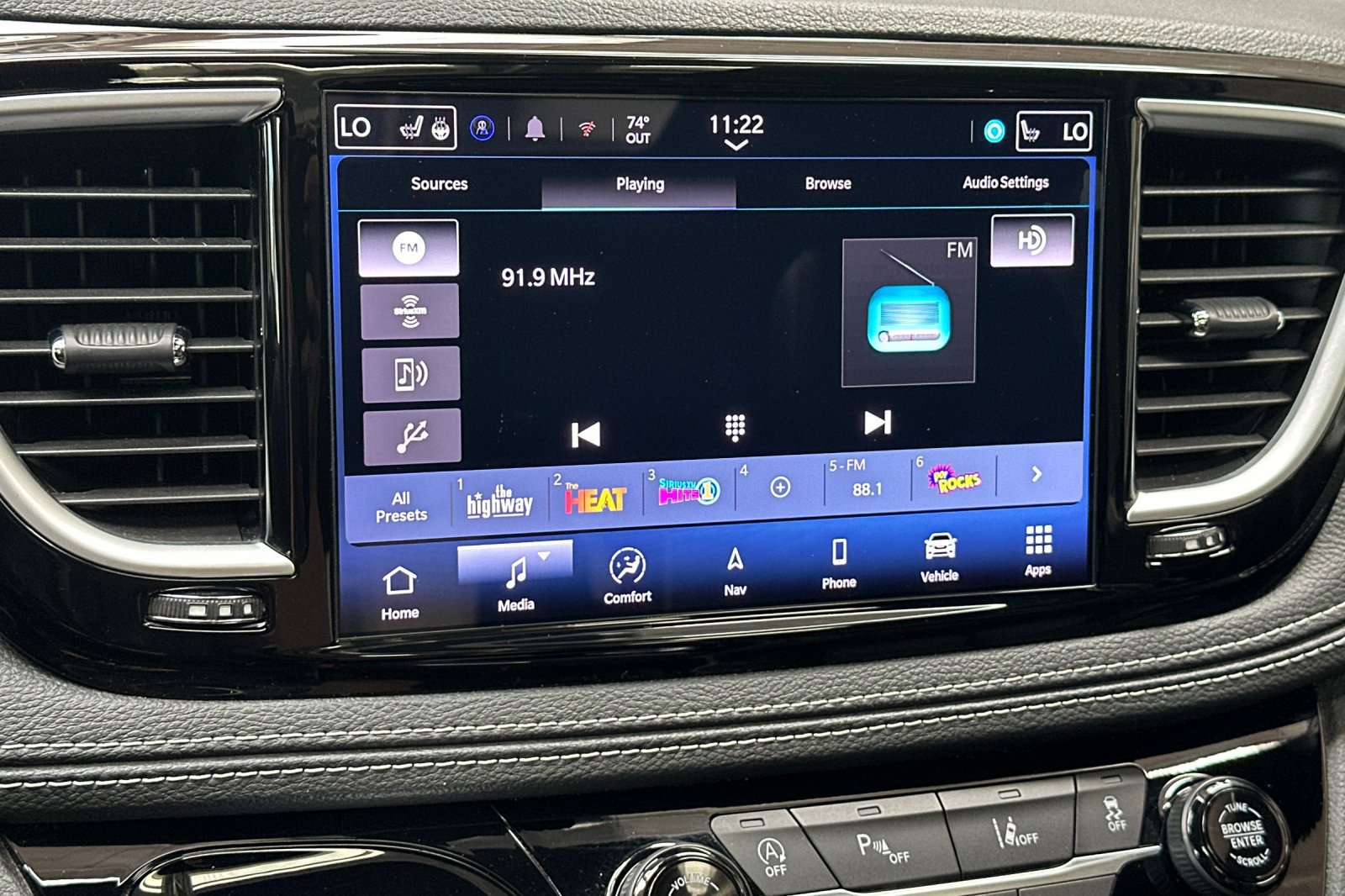 Used 2025 Chrysler Pacifica Limited FWD image 25