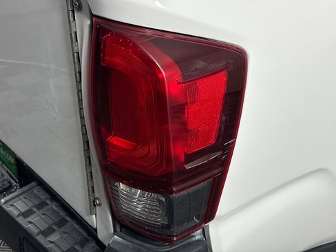 Used 2020 Toyota Tacoma SR image 29