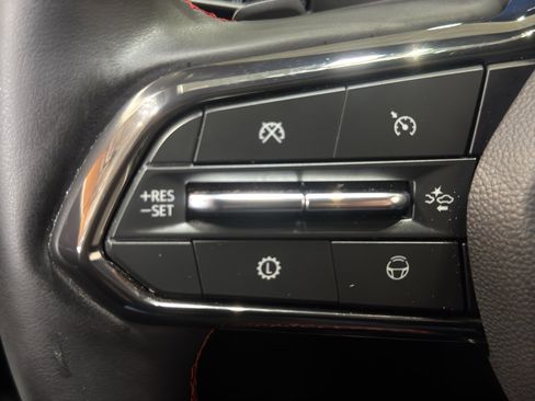 Used 2025 Chevrolet Traverse RS image 25