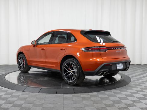 Certified 2024 Porsche Macan S AWD/4WD image 3