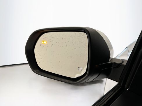 Used 2025 Chevrolet Equinox LT image 16