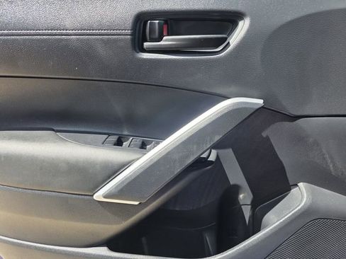 Used 2025 Toyota Corolla Cross AWD Hybrid w/ Moonroof Package image 19