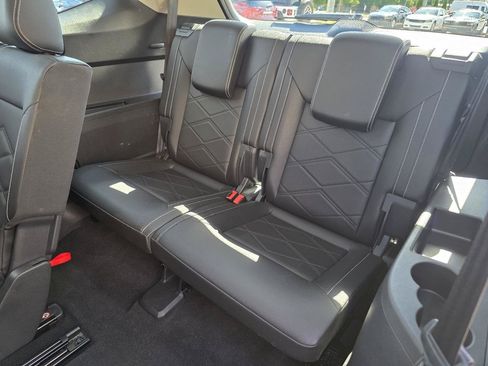Used 2025 Volkswagen Atlas SE AWD/4WD image 24