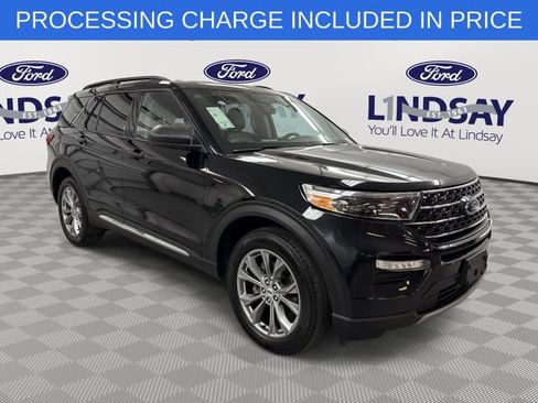 Certified 2023 Ford Explorer XLT w/ Equipment Group 202A AWD/4WD image 1