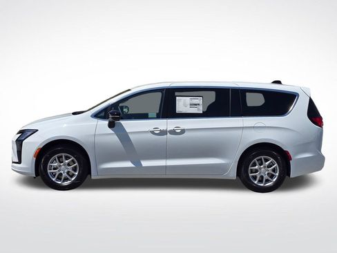 New 2027 Chrysler Pacifica Select FWD image 14