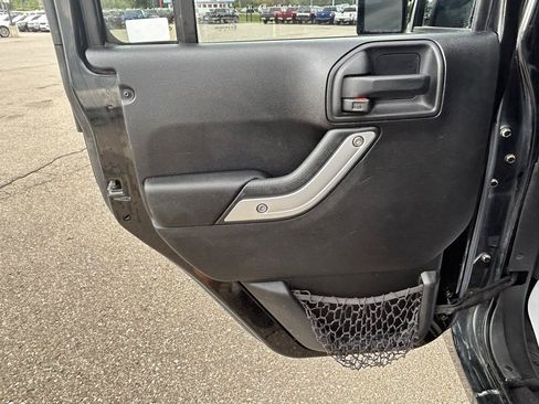 Used 2016 Jeep Wrangler Unlimited Sahara w/ Dual Top Group AWD/4WD image 13