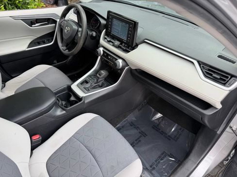 Used 2020 Toyota RAV4 XLE AWD/4WD image 30