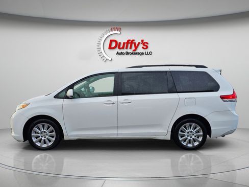 Used 2012 Toyota Sienna LE image 16