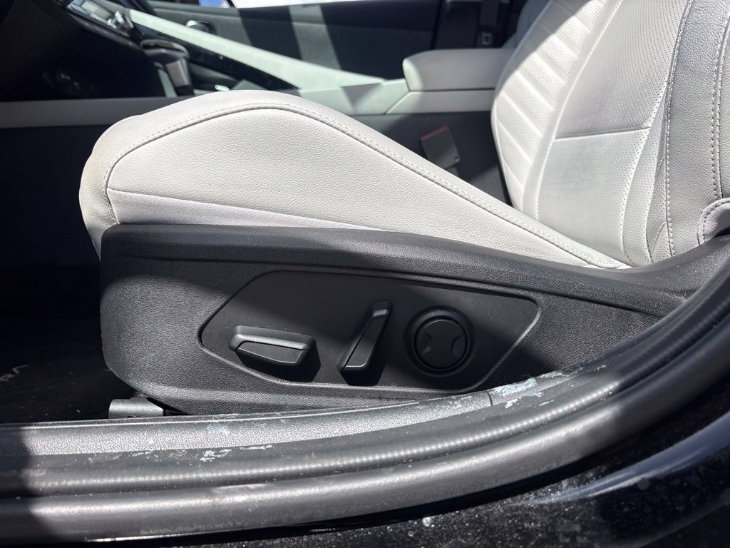 Used 2024 Hyundai Elantra Limited FWD image 10