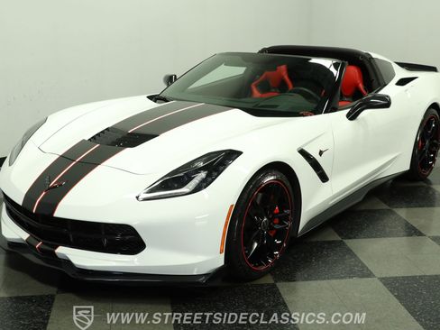 Used 2015 Chevrolet Corvette Stingray Coupe w/ Pacific Design Package RWD image 18