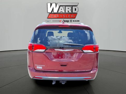 Used 2017 Chrysler Pacifica Touring-L Plus FWD image 18