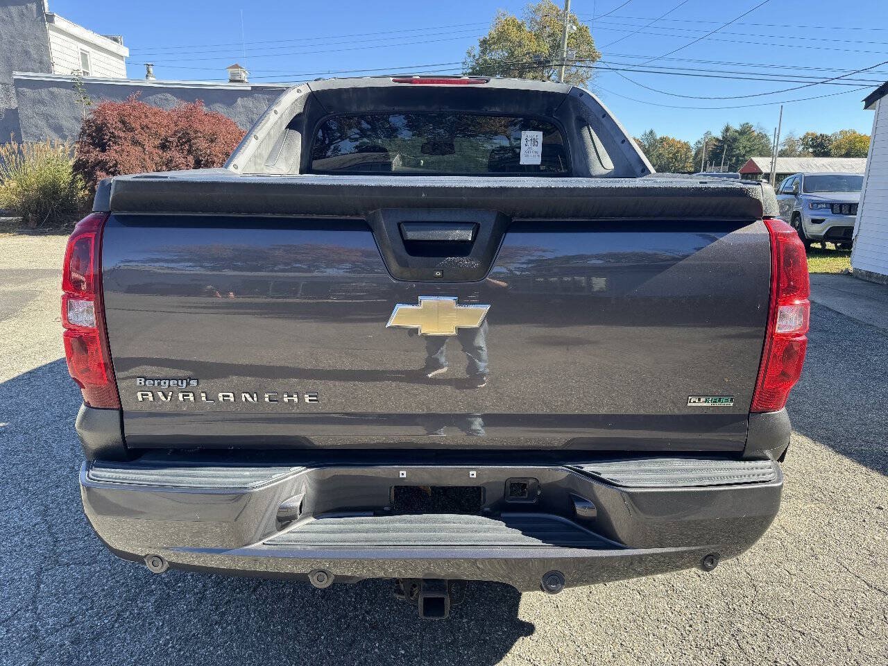 Used 2011 Chevrolet Avalanche LT AWD/4WD image 6