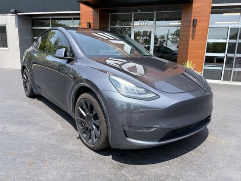 Used 2021 Tesla Model Y Long Range AWD/4WD image 2