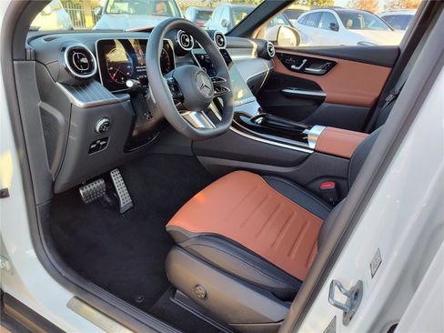 New 2025 Mercedes-Benz GLC 300 4MATIC image 2