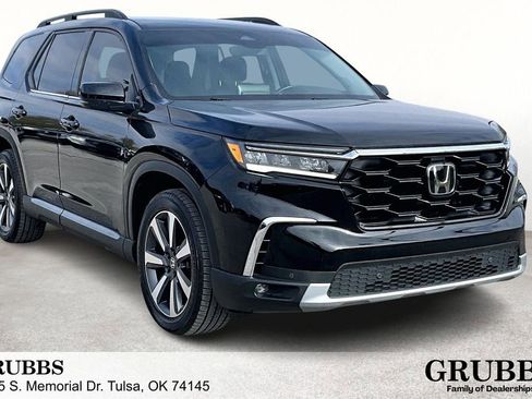 Used 2023 Honda Pilot Touring image 1