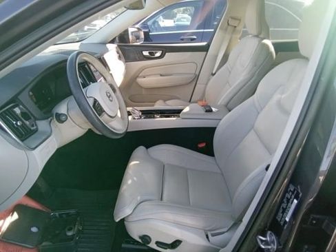 Certified 2023 Volvo XC60 B5 Ultimate w/ Protection Package Premier image 3