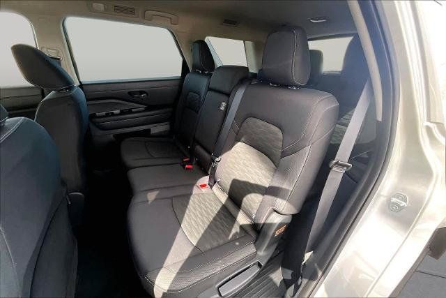 Certified 2024 Nissan Pathfinder SV FWD image 19