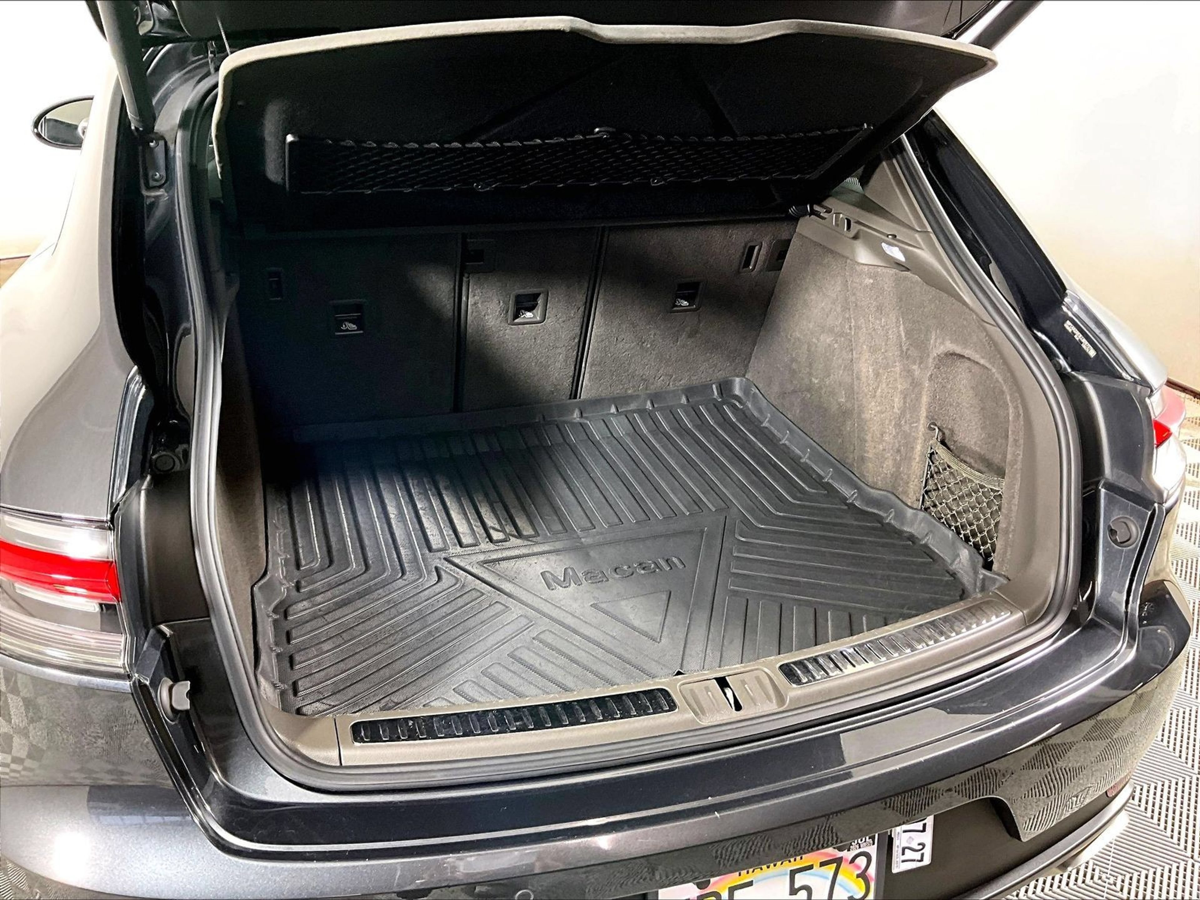 Certified 2020 Porsche Macan AWD/4WD image 24